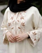 مانتو زنانه بلند دکمه دار قواره بزرگ نباتی روشن