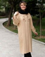 مانتو زنانه بلند دکمه دار قواره بزرگ کرم روشن