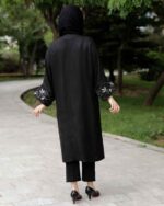 مانتو زنانه بلند دکمه دار قواره بزرگ مشکی تیره